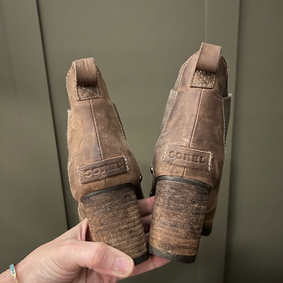 Sorel heeled boots size 8 - Picture 3 of 5